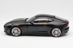 Jaguar F-Type R X152 Noir Mat AUTOart 1:18 73652 Composite — image 4 sur 8