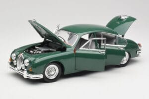 Jaguar Mark II British Racing Vert & Intérieur Bleu Maisto 1:18 59001 Métal Moulé — image 2 sur 8