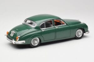Jaguar Mark II British Racing Vert & Intérieur Bleu Maisto 1:18 59001 Métal Moulé — image 3 sur 8
