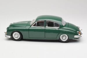 Jaguar Mark II British Racing Vert & Intérieur Bleu Maisto 1:18 59001 Métal Moulé — image 4 sur 8