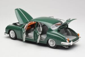 Jaguar Mark II British Racing Vert & Intérieur Bleu Maisto 1:18 59001 Métal Moulé — image 5 sur 8