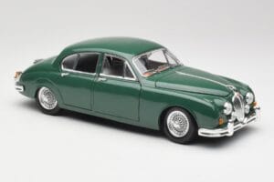 Jaguar Mark II British Racing Vert & Intérieur Bleu Maisto 1:18 59001 Métal Moulé — image 6 sur 8