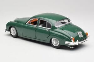 Jaguar Mark II British Racing Vert & Intérieur Bleu Maisto 1:18 59001 Métal Moulé — image 7 sur 8