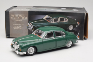 Jaguar Mark II Vert Tchibo 1:18 49420 Métal Moulé — image 8 sur 8