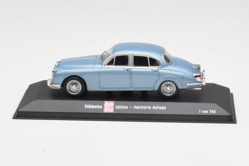 Jaguar Mk II Blue Metallic Minichamps 1:43 433130604 Métal Moulé