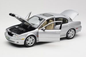 Jaguar X-Type Argent Maisto 1:18 7271328 Métal Moulé — image 2 sur 8