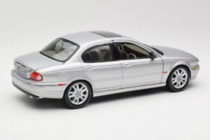 Jaguar X-Type Argent Maisto 1:18 7271328 Métal Moulé — image 3 sur 8