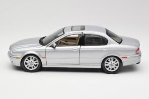 Jaguar X-Type Argent Maisto 1:18 7271328 Métal Moulé — image 4 sur 8