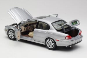 Jaguar X-Type Argent Maisto 1:18 7271328 Métal Moulé — image 5 sur 8
