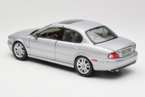 Jaguar X-Type Argent Maisto 1:18 7271328 Métal Moulé — image 7 sur 8