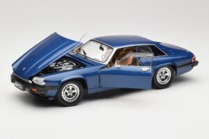 Jaguar XJ-S Bleu Road Signature 1:18 92658 Métal Moulé — image 2 sur 8