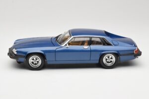 Jaguar XJ-S Bleu Road Signature 1:18 92658 Métal Moulé — image 4 sur 8