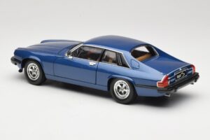 Jaguar XJ-S Bleu Road Signature 1:18 92658 Métal Moulé — image 7 sur 8