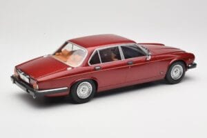 Jaguar XJ Series III Metallic Dark Red MCG 1:18 MCG18176 Métal Moulé — image 2 sur 6