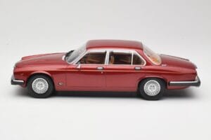 Jaguar XJ Series III Metallic Dark Red MCG 1:18 MCG18176 Métal Moulé — image 3 sur 6