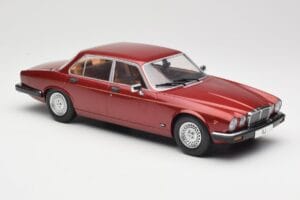 Jaguar XJ Series III Metallic Dark Red MCG 1:18 MCG18176 Métal Moulé — image 4 sur 6
