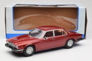 Jaguar XJ Series III Metallic Dark Red MCG 1:18 MCG18176 Métal Moulé — image 6 sur 6
