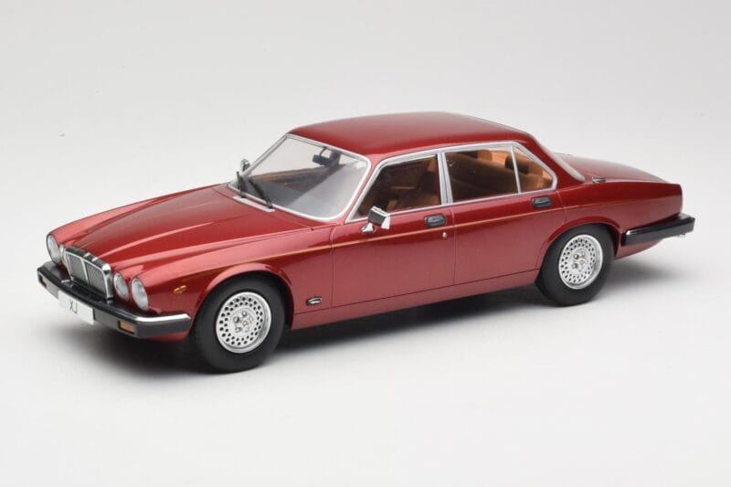 Jaguar XJ Series III Metallic Dark Red MCG 1:18 MCG18176 Métal Moulé