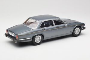 Jaguar XJ Series III Metallic Grey MCG 1:18 MCG18177 Métal Moulé — image 2 sur 6