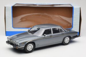 Jaguar XJ Series III Metallic Grey MCG 1:18 MCG18177 Métal Moulé — image 6 sur 6