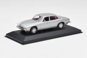 Jaguar XJ12 Series II Argent Minichamps 1:43 400130401 Métal Moulé — image 2 sur 4