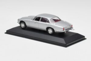 Jaguar XJ12 Series II Argent Minichamps 1:43 400130401 Métal Moulé — image 3 sur 4