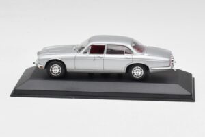 Jaguar XJ12 Series II Argent Minichamps 1:43 400130401 Métal Moulé