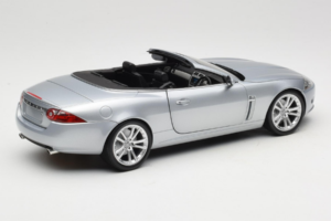 Jaguar XK X150 Cabriolet Argent Minichamps 1:18 153130533 Métal Moulé — image 3 sur 8