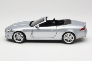 Jaguar XK X150 Cabriolet Argent Minichamps 1:18 153130533 Métal Moulé — image 4 sur 8