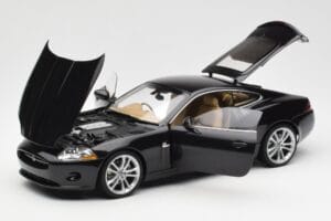 Jaguar XK-R X150 Midnight Noir AUTOart 1:18 73632 Métal Moulé — image 2 sur 8