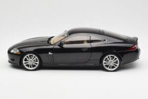 Jaguar XK-R X150 Midnight Noir AUTOart 1:18 73632 Métal Moulé — image 4 sur 8