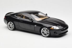 Jaguar XK-R X150 Midnight Noir AUTOart 1:18 73632 Métal Moulé — image 6 sur 8
