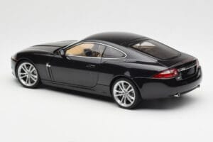 Jaguar XK-R X150 Midnight Noir AUTOart 1:18 73632 Métal Moulé — image 7 sur 8