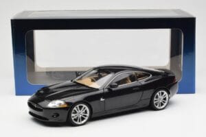 Jaguar XK-R X150 Midnight Noir AUTOart 1:18 73632 Métal Moulé — image 8 sur 8