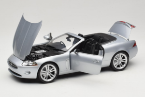 Jaguar XK X150 Cabriolet Argent Minichamps 1:18 150130531 Métal Moulé — image 2 sur 8
