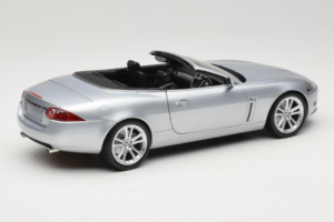 Jaguar XK X150 Cabriolet Argent Minichamps 1:18 150130531 Métal Moulé — image 3 sur 8