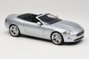 Jaguar XK X150 Cabriolet Argent Minichamps 1:18 150130531 Métal Moulé — image 6 sur 8