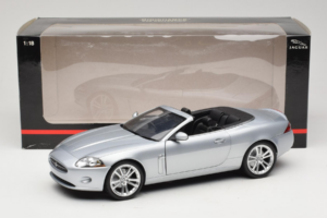 Jaguar XK X150 Cabriolet Argent Minichamps 1:18 150130531 Métal Moulé — image 8 sur 8