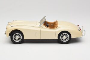 Jaguar XK120 Blanc Eduscho 1:18 7482-1HTH Métal Moulé — image 4 sur 8
