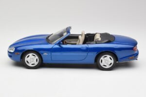 Jaguar XK8 X100 Cabriolet Azure Bleu Maisto 1:18 50286 Métal Moulé — image 4 sur 8