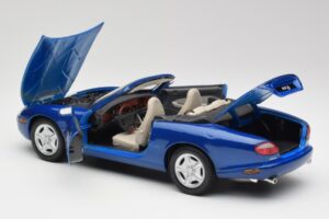 Jaguar XK8 X100 Cabriolet Azure Bleu Maisto 1:18 50286 Métal Moulé — image 5 sur 8