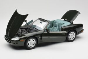 Jaguar XK8 X100 Cabriolet British Racing Vert Maisto 1:18 50285 Métal Moulé — image 2 sur 8