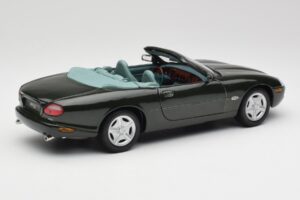 Jaguar XK8 X100 Cabriolet British Racing Vert Maisto 1:18 50285 Métal Moulé — image 3 sur 8