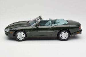 Jaguar XK8 X100 Cabriolet British Racing Vert Maisto 1:18 50285 Métal Moulé — image 4 sur 8