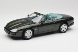 Jaguar XK8 X100 Cabriolet British Racing Vert Maisto 1:18 50285 Métal Moulé