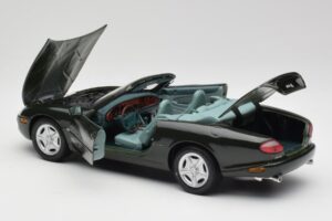 Jaguar XK8 X100 Cabriolet British Racing Vert Maisto 1:18 50285 Métal Moulé — image 5 sur 8
