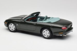 Jaguar XK8 X100 Cabriolet British Racing Vert Maisto 1:18 50285 Métal Moulé — image 7 sur 8