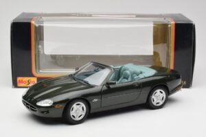 Jaguar XK8 X100 Cabriolet British Racing Vert Maisto 1:18 50285 Métal Moulé — image 8 sur 8