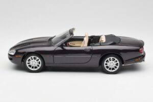 Jaguar XKR X100 Cabriolet Gris Maisto 1:18 50331 Métal Moulé — image 4 sur 8