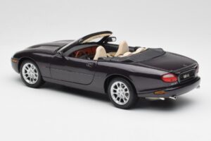 Jaguar XKR X100 Cabriolet Gris Maisto 1:18 50331 Métal Moulé — image 7 sur 8